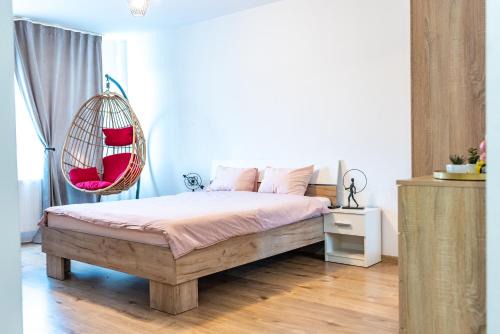 Cluj-Napoca Apartment | Stylish Thome Hoia Studio with Spa & Child-Friendly Amenities