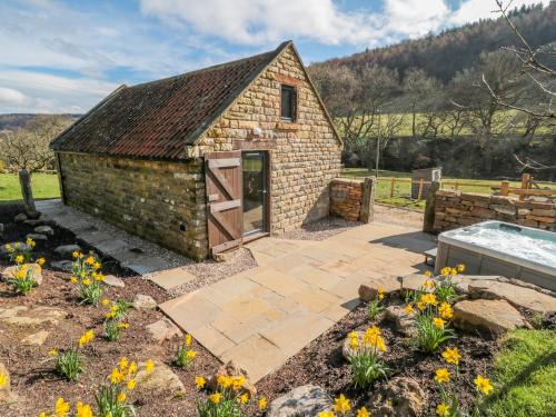 Scarborough House | Top-Rated Thompson Rigg Barn: Family-Friendly Retreat