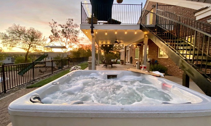 Hurricane Apartment | Top Floor Retreat: 10/10 Rated with Spa & Hot Tub