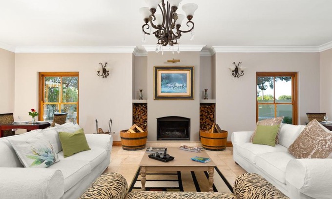 Plumstead House | Thomson's Accommodation: Oceanfront Bliss for Families