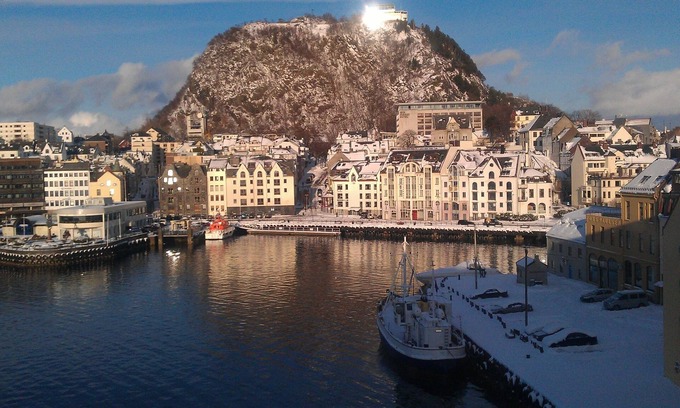Alesund Hotel | Oceanfront Relaxation at Thon Hotel Ålesund with Spa & Pool