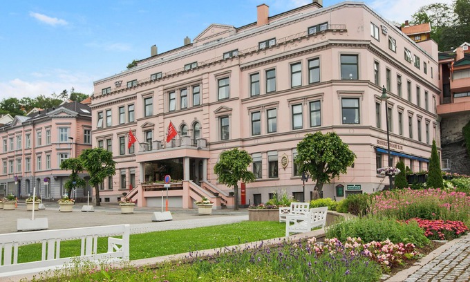 Skien Hotel | Discover Thon Hotel Hoyers: Family-Friendly with Great Amenities