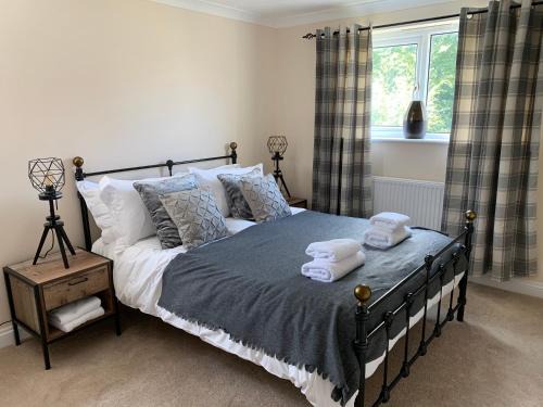 Witney House | Thorn House: Large, Family-Friendly Retreat in Witney