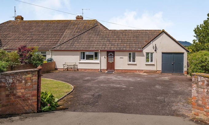 Blue Anchor House | Family-Friendly Thornby with Ocean View Garden in Blue Anchor