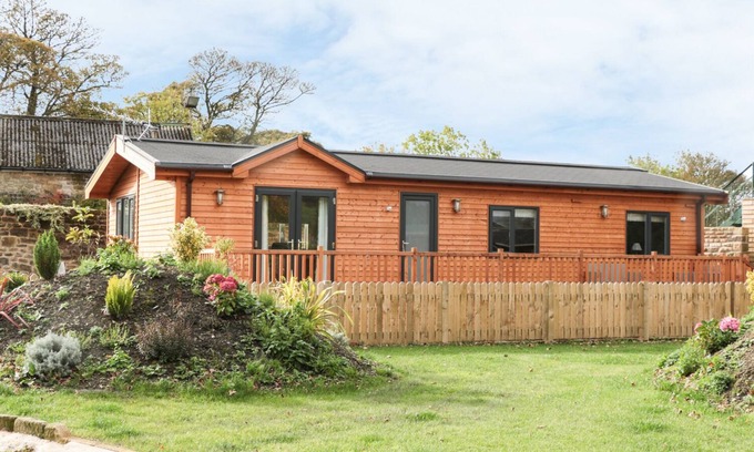 Ashover Cottage | THORNTREE LODGE: Pet-Friendly Retreat with Perfect Reviews