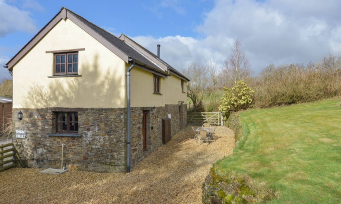 Northlew Cottage | Thorny Tallet: Cozy Pet-Friendly Cottage in Okehampton