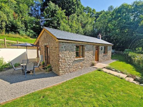 Earlswood House | Thornycroft Cottage: A Cozy Retreat for Families and Pets
