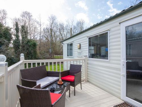 Cleethorpes Apartment | Discover Thorpe Park: Family and Pet-Friendly Retreat