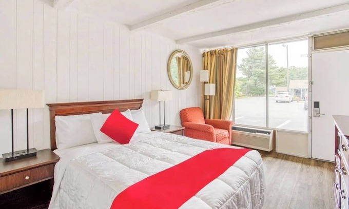 Kernersville Hotel | Thoughtfully Designed Room Great for Business or Leisure Travelers