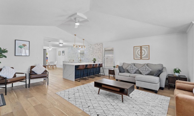 Kyle House | Modern 3 Bedroom House with Pool Near Austin & Hill Country