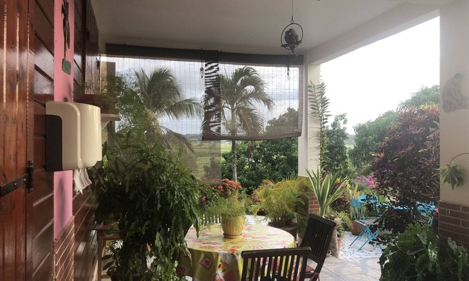 Morne-A-l'Eau Bed & Breakfast | Inviting Thousand-Flower Guest House with Family Amenities