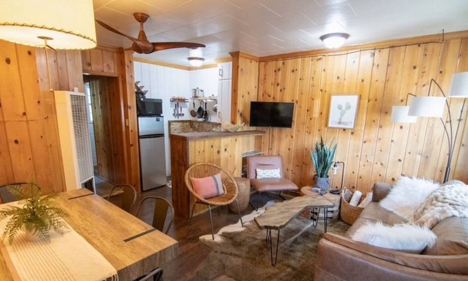 June Lake House | Thousand Island Two-Bedroom Suite (Unit 7) at Lake Front Cabins