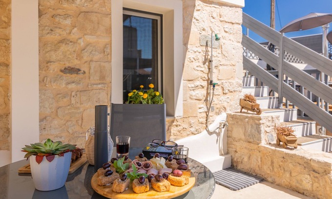 Thrapsano House | Thrapsano House: Ideal Getaway with Private Pool & Spa