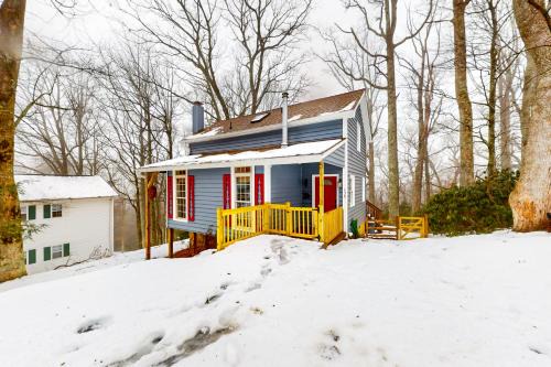 Blowing Rock House | Unforgettable Three Bears Cabin: Pet-Friendly Retreat