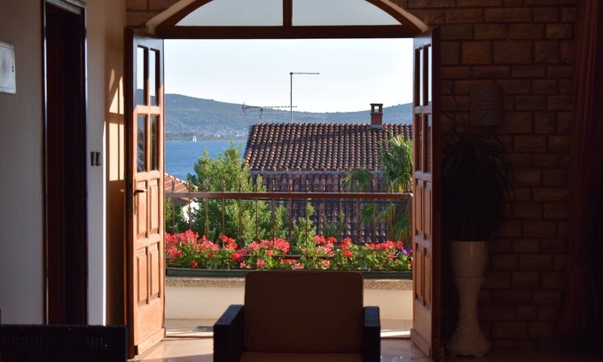 Sveti Filip i Jakov Apartment | Beautiful Three-Bedroom Apartment with Sea View in Sveti Filip i Jakov
