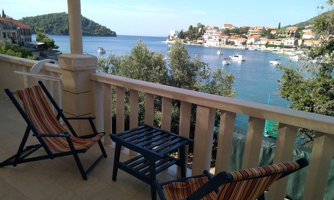 Brna Apartment | Cozy Three-Bedroom Apartment Steps from Brna Beach