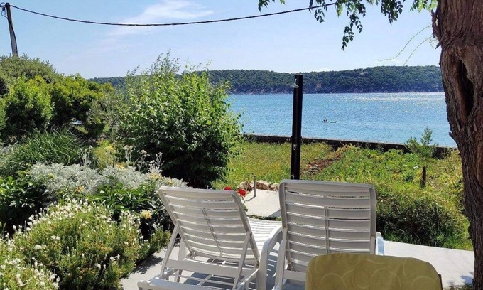 Barbat na Rabu Apartment | Relaxing Beachside Three-Bedroom Apartment in Barbat