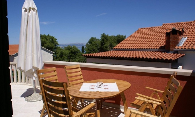 Supetar Apartment | Exceptional Three Bedroom Apartment with Terrace & Sea View