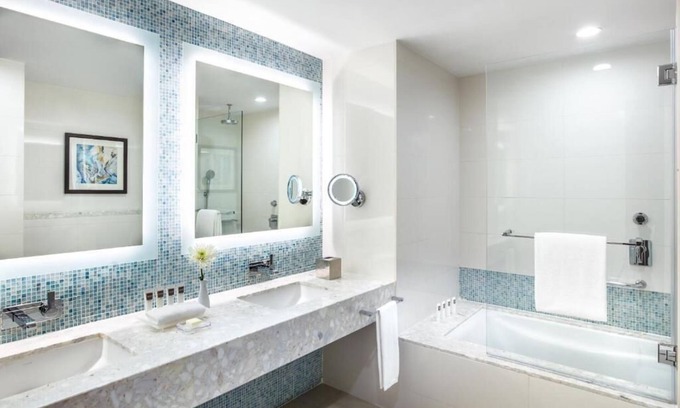 Al Muraqqabat House | Three Bedroom Apartment Near Carrefour Hypermarket & Spa