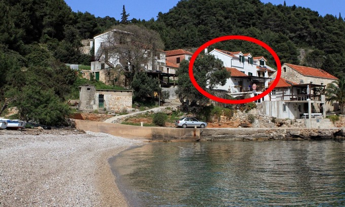 Gdinj Apartment | Beachside Three Bedroom Apartment with Ocean Views in Hvar