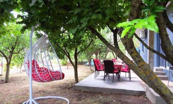 Sinj Apartment | Spacious Three Bedroom Apartment with Terrace in Sinj