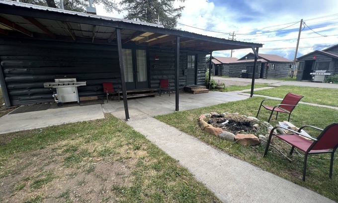 Meeker Apartment | Family-Friendly Three Bedroom Cabin with Full Kitchen