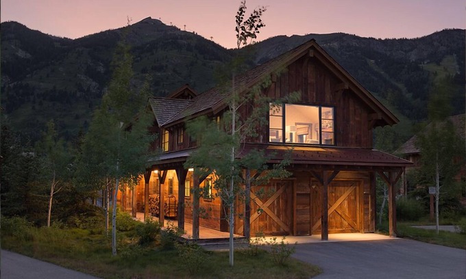 Wilson Villa | Beautiful Three-Bedroom Home with Hot Tub & Outdoor Fireplace