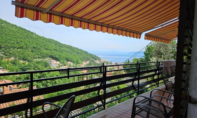Sucici Apartment | Family-Friendly Three Bedroom Apartment with Sea View
