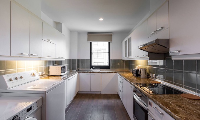 Chidlom Apartment | Spacious Three-Bedroom Suite with Family-Friendly Amenities