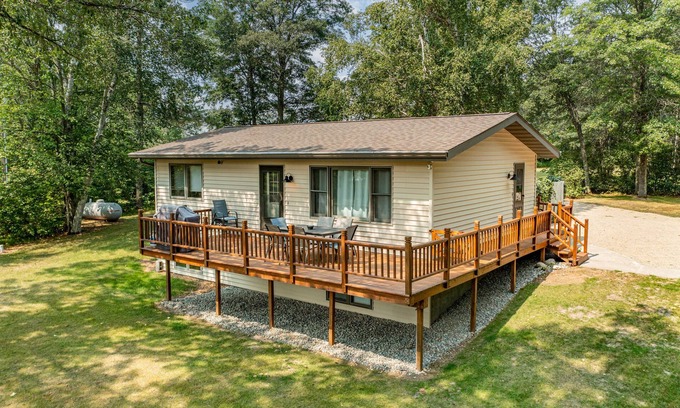 Cohasset Cottage | Cozy 2-Bedroom Cottage in Cohasset - Rated 10/10 by Guests