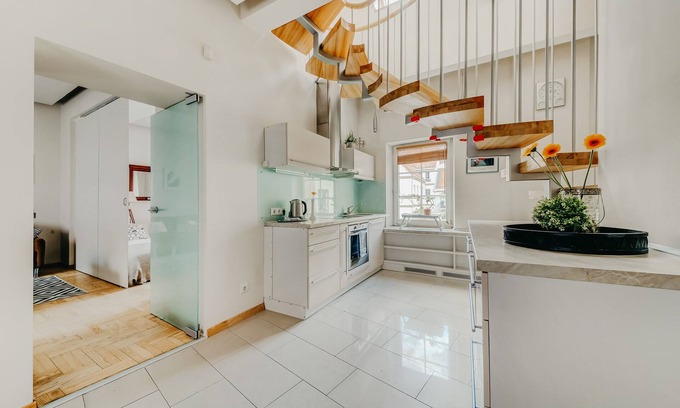 Old Town Apartment | Spacious Three Bedroom Apartment in Historic Old Town