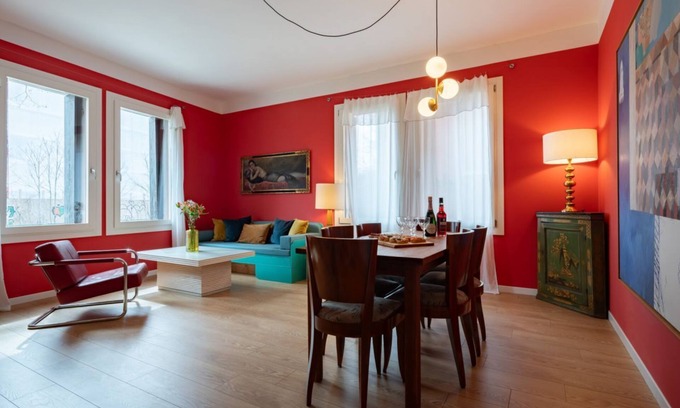 Dorsoduro Apartment | Elegant Three Bedroom Retreat in Central Venice