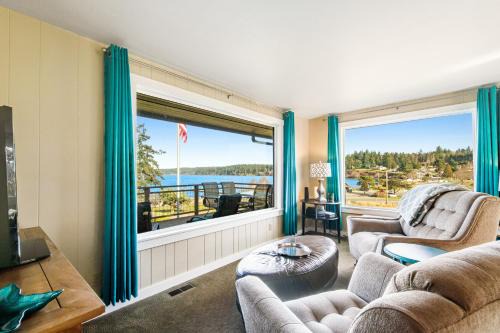 Freeland House | Pet-Friendly Retreat at Three Eagles On Whidbey Island