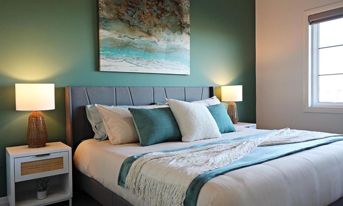 Southwest Edmonton House | Family-Friendly Escape with Three King Beds & Central A/C
