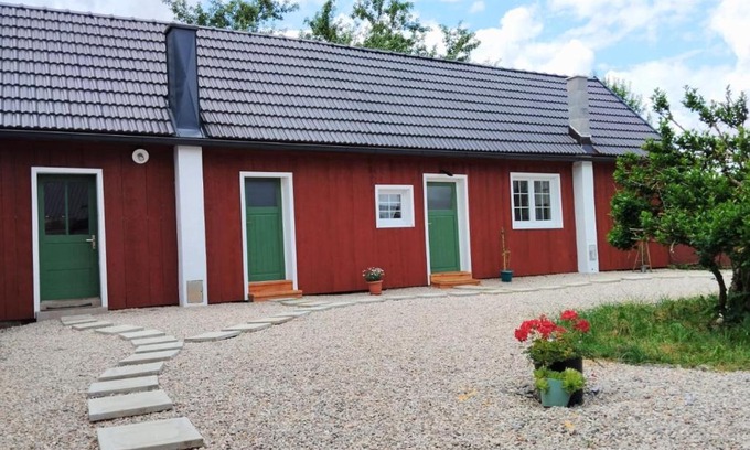 Plaski Apartment | Discover Three Little Birds Artists Residence - 4-Star Retreat