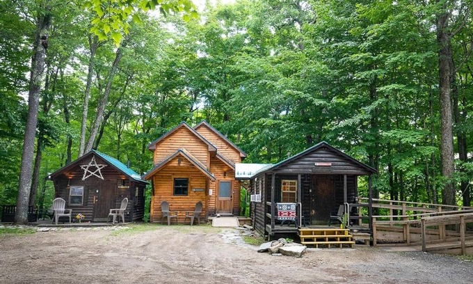 Warren Cabin | Cozy Cabins Minutes from Sugarbush Resort with Hot Tub