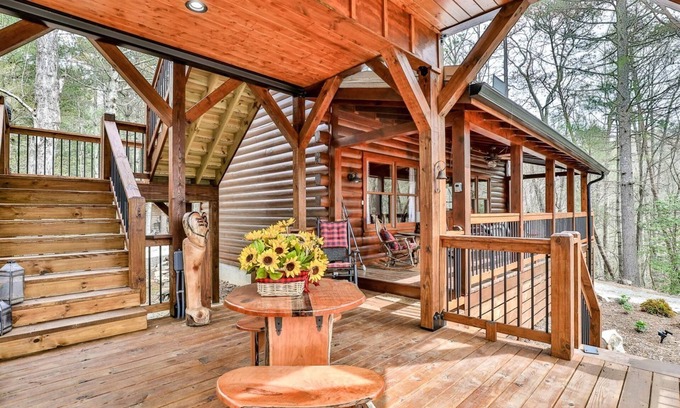 Hidden Lake House | Experience Three Loves Cabin: Pet-Friendly Retreat in GA