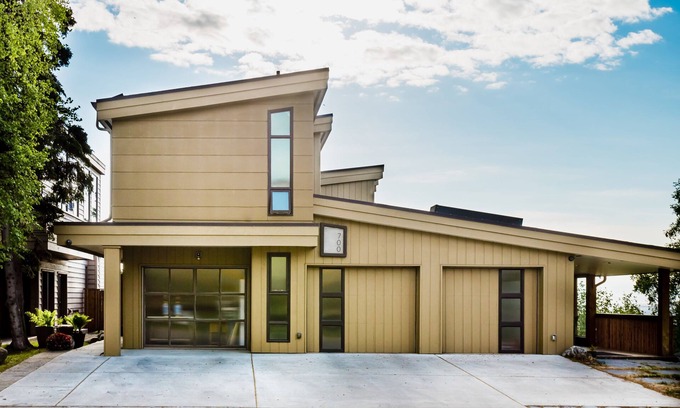 Downtown Anchorage House | Experience Scenic Rentals with Hot Tubs & Ocean Views