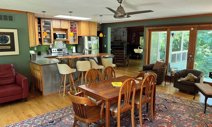 Three Oaks House | Unforgettable Stay at Three Oaks Creek House - Guest Rated 9.8