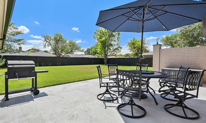 Bryan House | Grand Family Retreat at Three Oaks Estate – Perfect for Groups!
