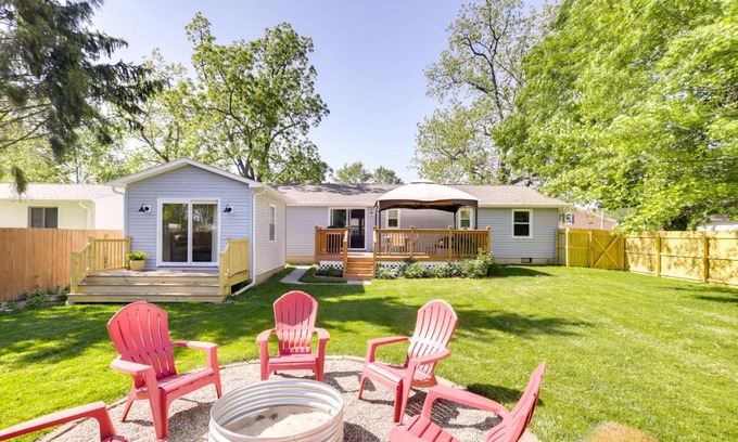 Three Oaks House | Cozy Three Oaks Home with Guest House - Near the Beach!