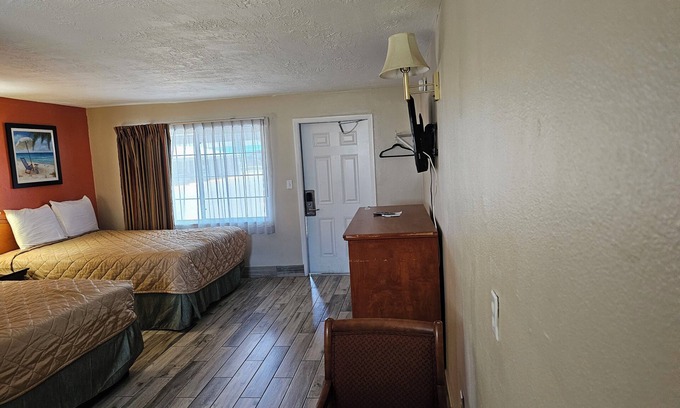 Titusville Hotel | Comfortable Stay at Three Oaks Motel with Family-Friendly Amenities