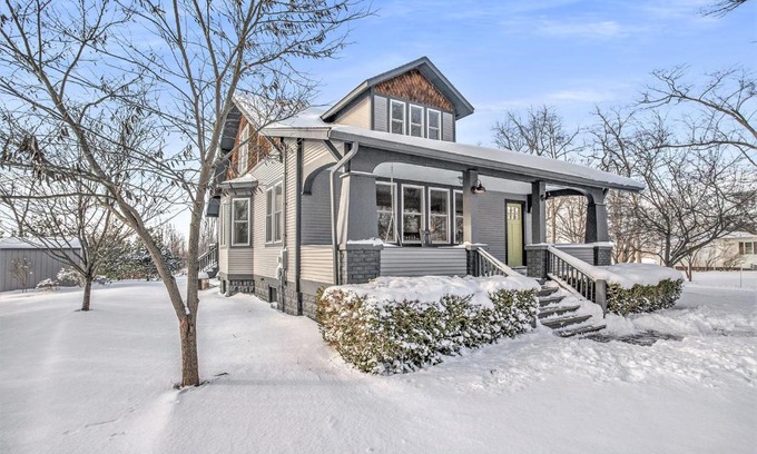 Three Oaks House | Unforgettable Stay at Three Oaks Retreat - Pet & Child Friendly