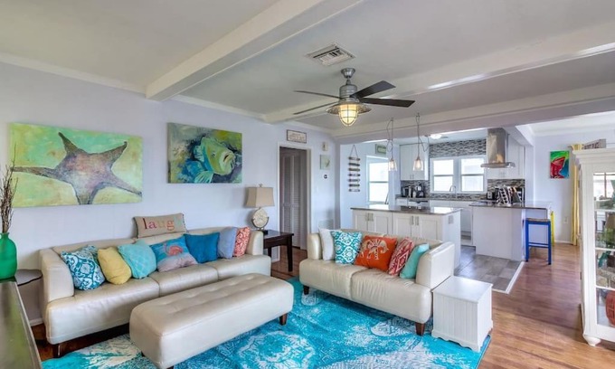 Seabreeze Park House | Beachfront Bliss at Three Oars Beach Bungalow - 4 Stars