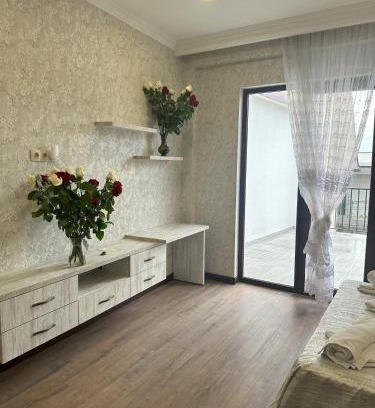 Tbilisi Apartment | Unforgettable Stays at Three Palms House: Pet & Child Friendly