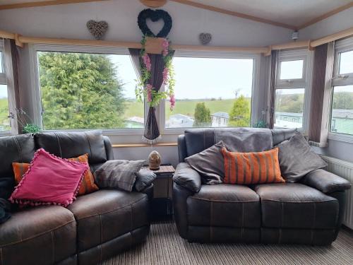 Fence Apartment | Pet-Friendly Retreat with Spectacular Three Peaks View