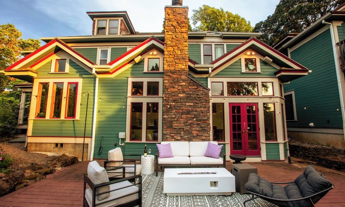 Hood River House | Three Porches Hood River, Beautiful Craftsman house in the heart of Hood River