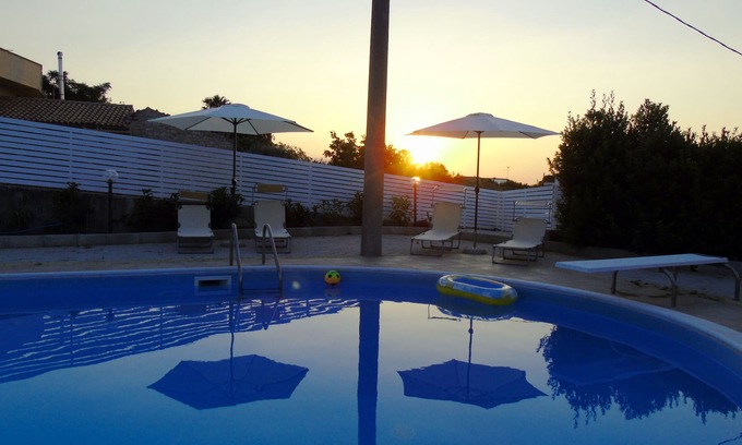 Modica House | Spacious Three-Room Apartment with Pool & Ocean View