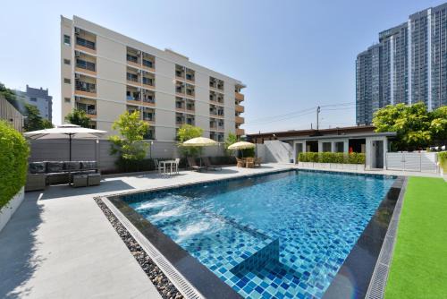 Hua Mak Hotel | Discover Three Seasons Place: Family-Friendly Getaway