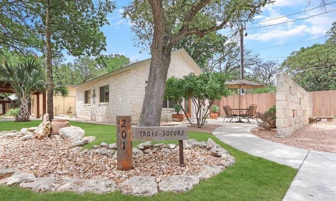 Wimberley Cabin | Pet-Friendly Retreat: Three Sisters Casita 1 in Wimberley